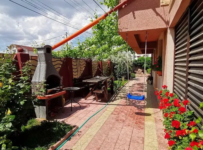 Casa Ultraviolet Pensión 3*