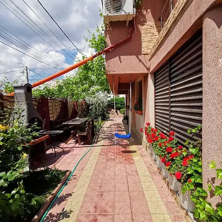 بيت ضيافة Casa Ultraviolet Năvodari